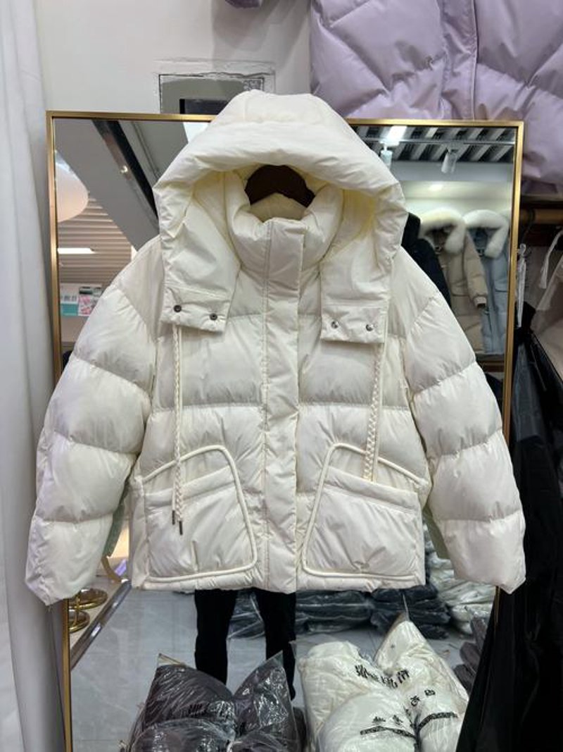打造七彩屋服装的个性化穿搭艺术